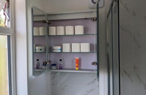 Staines Casa | 1 Bedroom Homestays In Ashford