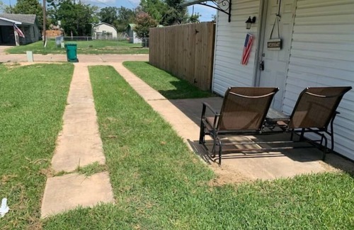 Westlake Casa | 1 bedroom house- personal driveway/yard