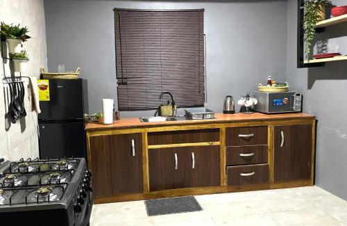 Tamale Casa | 1 Bedroom House Sleeps 2 - Free Parking - WiFi