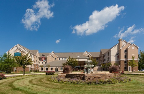 Chantilly Condominio | 1 Bedroom | King Suite Near IAD | Free Breakfast