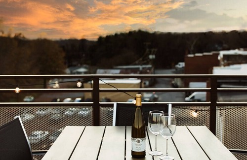 Jonesville Apartamento | Three Trails Downtown Elkin, 1 Bedroom, Main St View