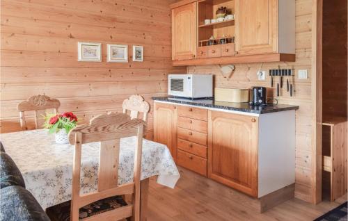 Flora Apartamento | 1 Bedroom Lovely Apartment In Svortevik