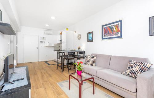Rubesi Apartamento | 1 Bedroom Lovely Apartment In Rijeka