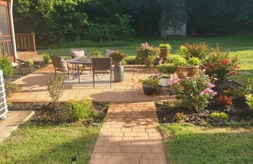 Langston Apartamento | 1-Bedroom Panhellenic Apartment Suite w/Office Space at Ballards by The Lake