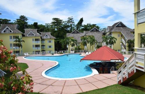 Ocho Rios Apartamento | 1 bedroom Penthouse Suite 63 at Mystic Ridge Resort