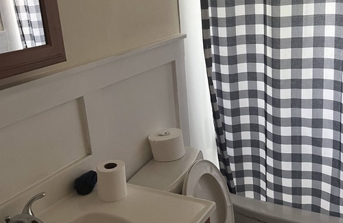 Ferguson Casa | 1 bedroom shared space with 2 other tenants in a 3 bedroom single family.