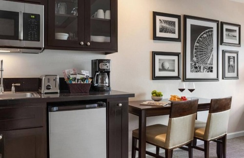 Southeast Anaheim Apartamento | 1 Bedroom Suite @ Peacock Suites April 5th - 12th. Enjoy Disney land!