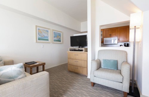 Del Mar Hotel | 1 Bedroom Suite w/Kitchen | Pool | Free Parking | Del Mar Beach Access