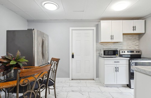 Taft Casa | 1-bedroom vacation home just 8 minutes from Florida Mall