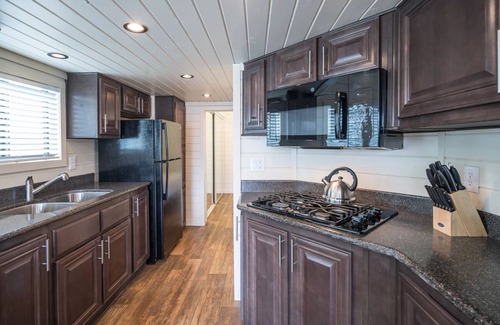 Camp Verde Casa | Deluxe Cabin 315 Sleeps 6 (1 Bedroom w / loft and sofa sleeper) at Resort