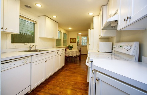 Village of Southampton Casa | Alquiler perfecto para el verano o todo el año, a 1 cuadra del pueblo Condición impecable