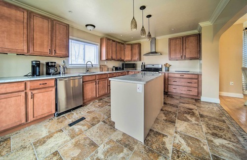 Ashtabula Casa | Lake Erie Vacation Home: 1 Block to Bridge Street