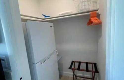 Palm Beach Shores Condominio | 1 Block Walk to the Beach, Fun in the Sun!