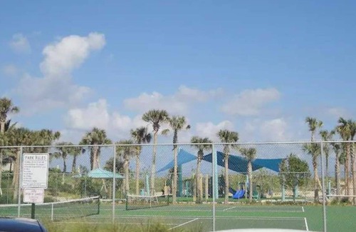 Palm Beach Shores Condominio | 1 Block Walk to the Beach, Fun in the Sun!