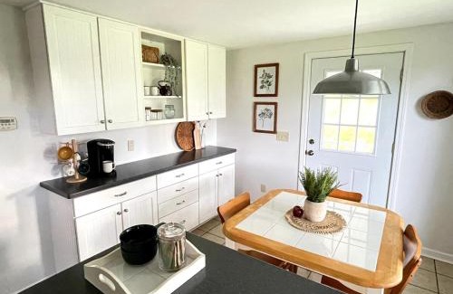 Penfield Casa | 1 Br Cottage Convenient Location