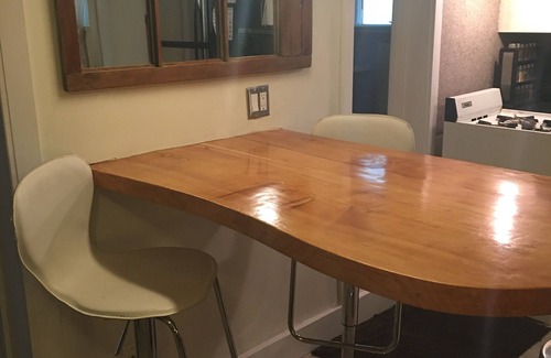 Kensington-Cedar Cottage Apartamento | 1 BR + den East Van near The Drive & Trout Lake