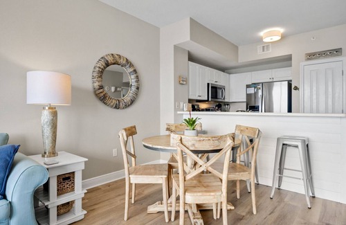 Miramar Beach Condominio | ¡Nuevo listado! Grandes tasas de caída! Gran balcón privado. Sillas de playa incluidas!