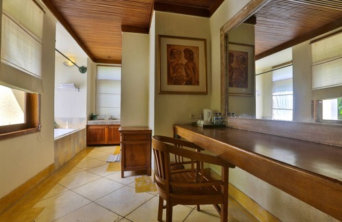 Penatih Villa | 1 BR Villa cerca de Ubud con una piscina privada y una sala de estar con desayuno incluido