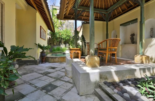 Penatih Villa | 1 BR Villa cerca de Ubud con una piscina privada y una sala de estar con desayuno incluido