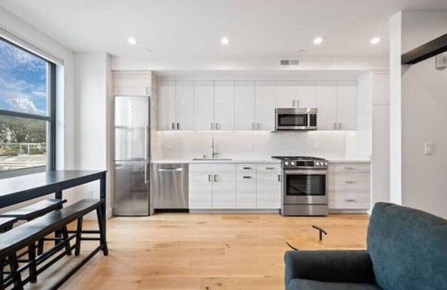 Mission District Apartamento | 1-Br w A/C, rooftop deck, parking avail - San Francisco Life Real Estate