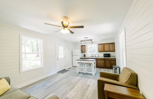 Owensville Casa | #1 Cabin at Red Oak Valley