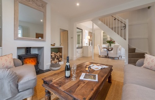 Plumpton Green Apartamento | 1 Church Cottages is a beautifully finished semi-detached Victorian cottage