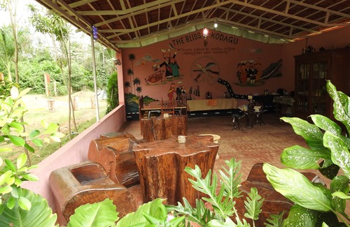 Virarajendrapet Complejo | 1 casa duplex en el árbol, 1 casa en el árbol, 2 casas de campo y 1 villa familiar