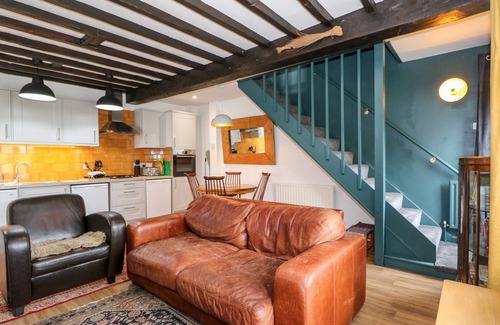 Louth Cabaña | 1 EASTVIEW, pet friendly, character holiday cottage in Manby