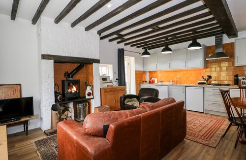 Louth Cabaña | 1 EASTVIEW, pet friendly, character holiday cottage in Manby