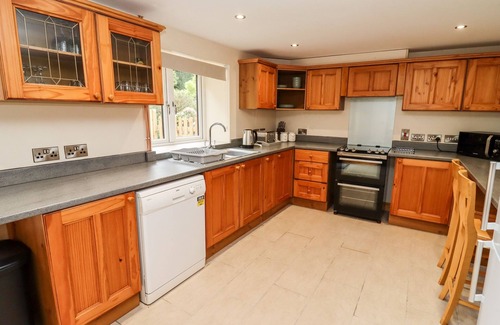 Littledean Casa | 1 GREENWAY, family friendly, with hot tub in Cinderford