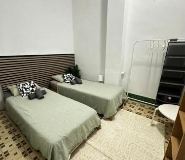 En Corts Casa | 1- Habitación interior con aire acondicionado y con baño independiente