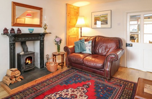 Drewsteignton Cabaña | 1 HILLMORHAYES, pet friendly, with open fire in Drewsteignton