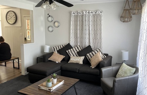 Lexington Casa | 1 king/2queen bd home next to big park