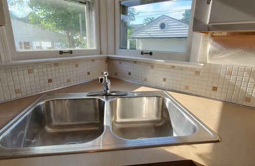 Parma Casa | 1 KING Bed 3 QUEEN Beds* Pet Friendly* Quiet