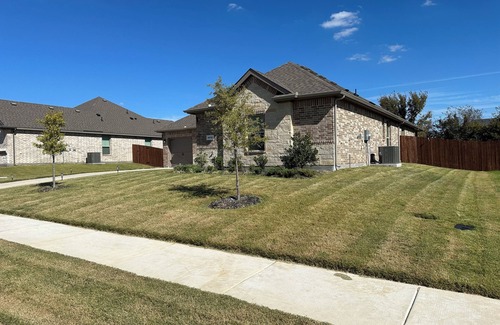 Midlothian Casa | 1 Level Almost Brand New 3-Bed in Midlothian. Secure/Safe Neighborhood!