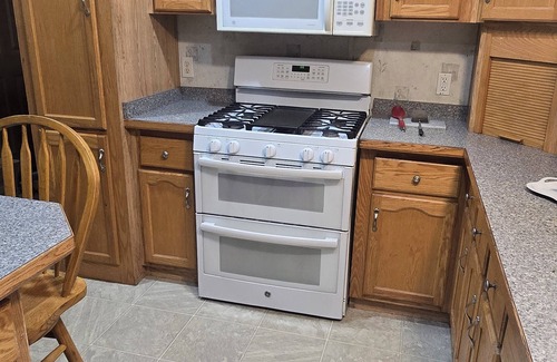 Castleton Casa | 1 Level easy access 3-BR Home in Historic Castleton close to travel destinations