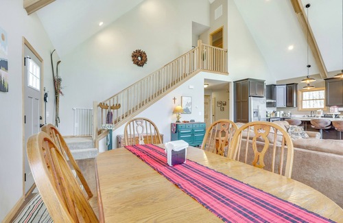 Alpine Lake Cabina | < 1 Mi to Alpine Lake: Cabin w/ Furnished Deck!