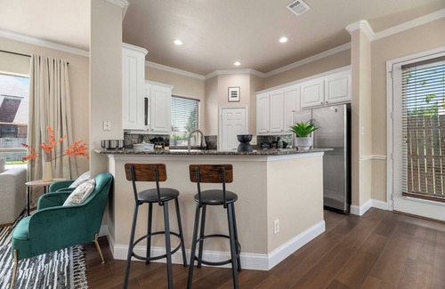 North Arlington Casa | 1 mi to AT&T / King Beds / Game-room / Study Desks