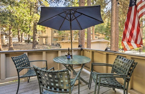 Incline Village Apartamento | 1 Mi to Beach Incline Village Condo with Rafts!