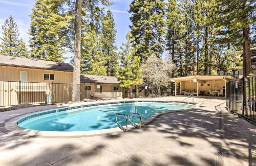 Incline Village Apartamento | 1 Mi to Beach Incline Village Condo with Rafts!