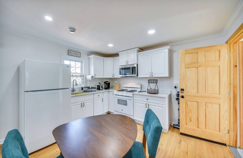 Norfolk Apartamento | < 1 Mi to Beaches: Central Norfolk Apartment!