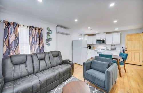 Norfolk Apartamento | < 1 Mi to Beaches: Central Norfolk Apartment!