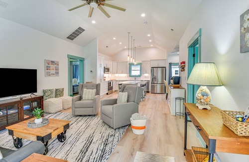 Manteo Casa | 1 Mi to Dtwn Manteo: Dog-Friendly Home w/ Deck