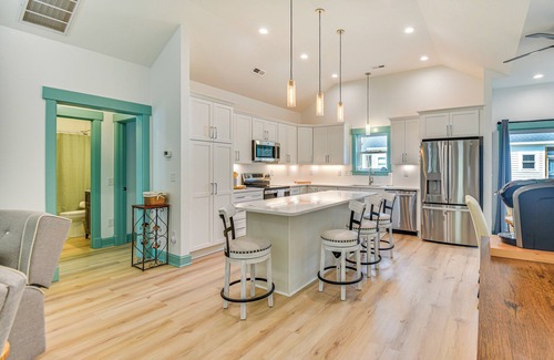Manteo Casa | 1 Mi to Dtwn Manteo: Dog-Friendly Home w/ Deck
