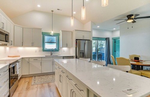 Manteo Casa | 1 Mi to Dtwn Manteo: Dog-Friendly Home w/ Deck