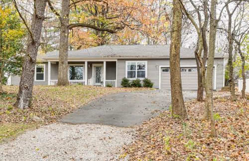 Newburgh Casa | 1 Mi to Dtwn Newburgh Quiet Home with Yard!