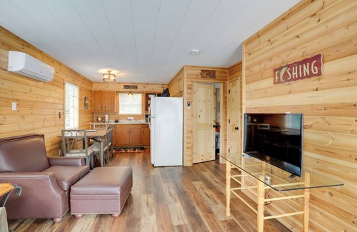 Greers Ferry Cabina | 1 Mi to Greers Ferry Lake: Cabin w/ Pool Access