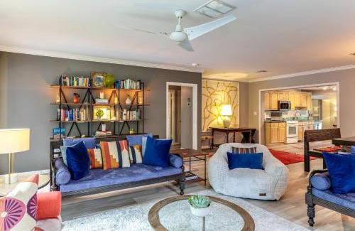 Parrot Cove Casa | 1 Mi to Lake Worth Beach Park Poolside Paradise!