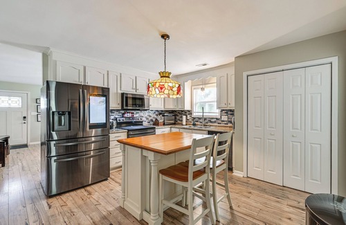 Belmont Historic District Cabaña | < 1 Mi to River & Downtown Belmont: Cozy Cottage