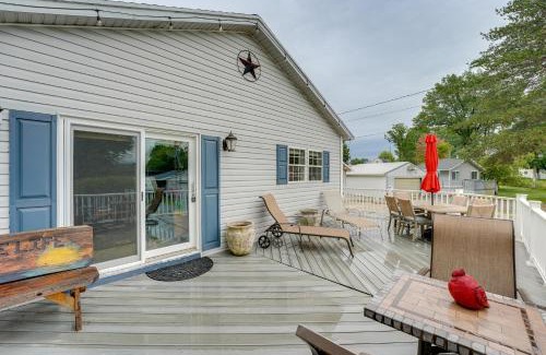 Mears Casa | 1 Mi to Silver Lake Sand Dunes Family Gem with Yard